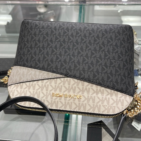 MICHAEL KORS
Jet Set Travel Medium Color-Block Signature Logo Dome Crossbody Bag - Picture 15 of 16